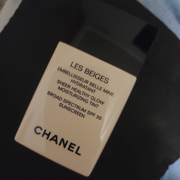 CHANEL Other - Chanel les beiges
